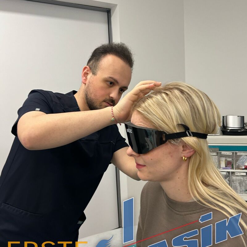 Auge im hellen Licht als Symbol für Sonnenbrille nach Augenlasern