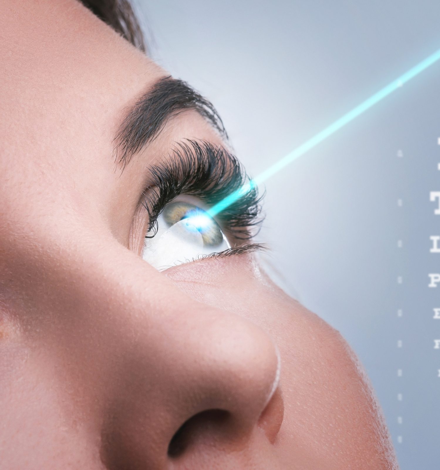Nahaufnahme eines Auges zur Frage nach dem geeigneten Alter für Augenlasern